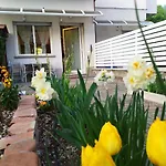 Bhh Private Garden Reserved Parking -wwwbolognaholidayhomecom- House Garden Parking Διαμέρισμα *