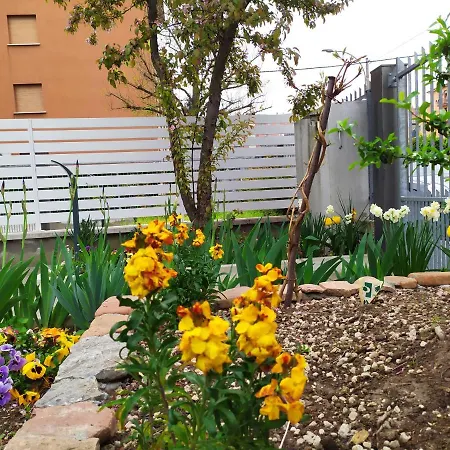 Bhh Private Garden Reserved Parking -wwwbolognaholidayhomecom- House Garden Parking Bolonya