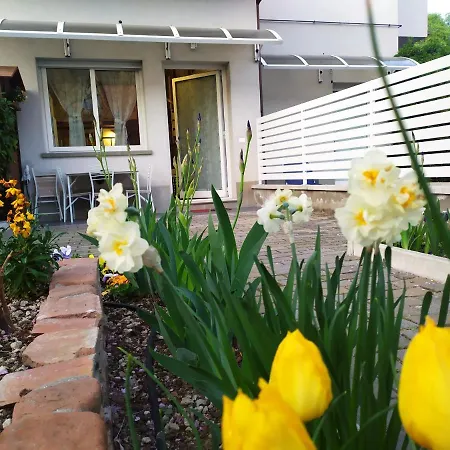 Bhh Private Garden Reserved Parking -wwwbolognaholidayhomecom- House Garden Parking Daire *