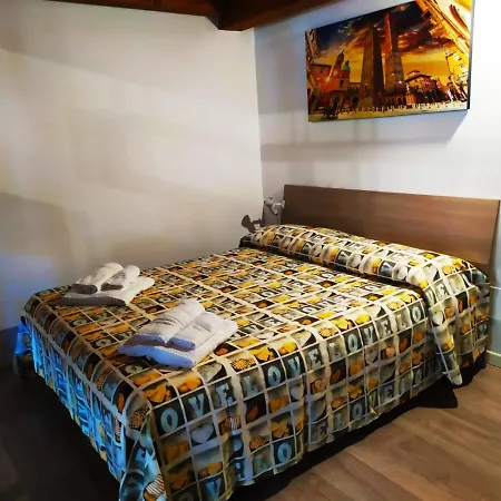 Daire Bhh Private Garden Reserved Parking -wwwbolognaholidayhomecom- House Garden Parking Bolonya