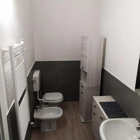 Bhh Appartamento Signorini Bologna -Wwwbolognaholidayhomecom- Parcheggio Riservato E Giardino - Holiday House Bologna Garden Parking Lägenhet