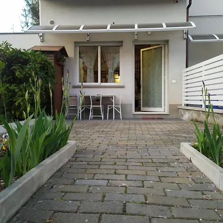Bhh Private Garden Reserved Parking -wwwbolognaholidayhomecom- House Garden Parking 볼로냐