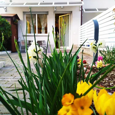 Bhh Private Garden Reserved Parking -wwwbolognaholidayhomecom- House Garden Parking Apartment *