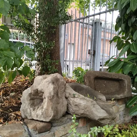 Appartamento Bhh Private Garden Reserved Parking -wwwbolognaholidayhomecom- House Garden Parking *