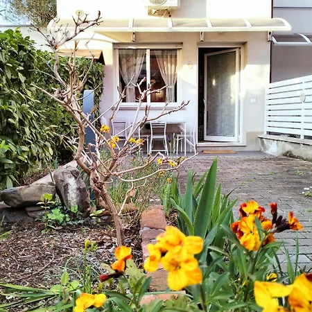 Lägenhet Bhh Appartamento Signorini Bologna -Wwwbolognaholidayhomecom- Parcheggio Riservato E Giardino - Holiday House Bologna Garden Parking Bologna