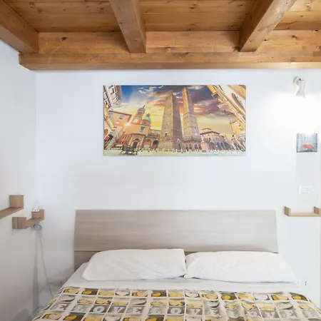 Bhh Appartamento Signorini Bologna -Wwwbolognaholidayhomecom- Parcheggio Riservato E Giardino - Holiday House Bologna Garden Parking Lägenhet