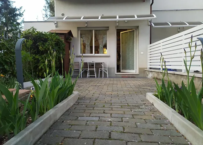 APPARTAMENTO SIGNORINI - bologna holiday home - PARCHEGGIO E GIARDINO PRIVATO -Holiday House Bologna Garden Parking Bologna