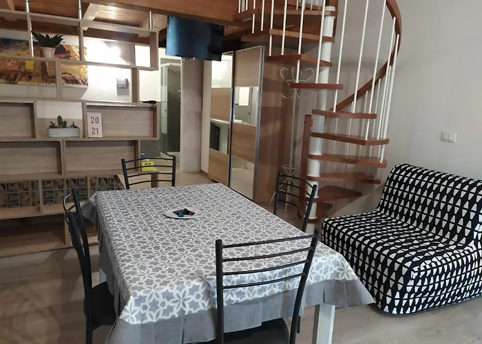 BHH Appartamento Signorini Bologna -wwwbolognaholidayhomecom- Parcheggio Riservato e Giardino - Holiday House Bologna Garden Parking Appartamento