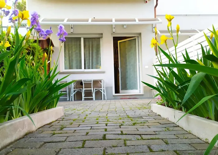 Bhh Appartamento Signorini Bologna -Wwwbolognaholidayhomecom- Holiday House Signorini Bologna Garden Parking - Parcheggio Riservato E Giardino Privato - Appartement