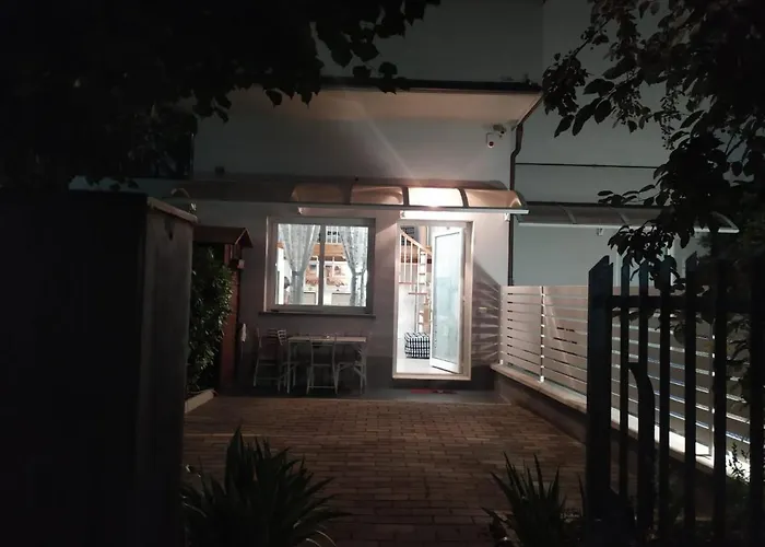 APPARTAMENTO SIGNORINI - bologna holiday home - PARCHEGGIO E GIARDINO PRIVATO -Holiday House Bologna Garden Parking * Bologna