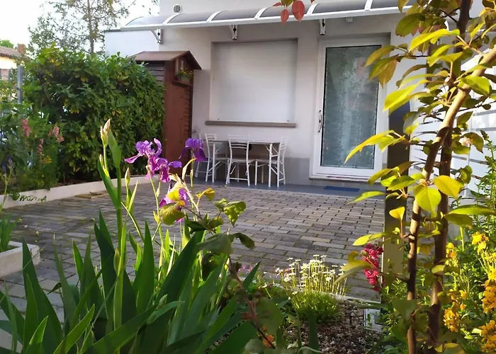 Apartment APPARTAMENTO SIGNORINI - bologna holiday home - PARCHEGGIO E GIARDINO PRIVATO -Holiday House Bologna Garden Parking *