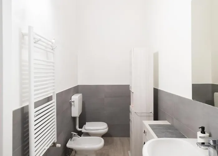 Daire Bhh Signorini -wwwbolognaholidayhomecom- Parcheggio Riservato E Giardino - House Garden Parking Bolonya