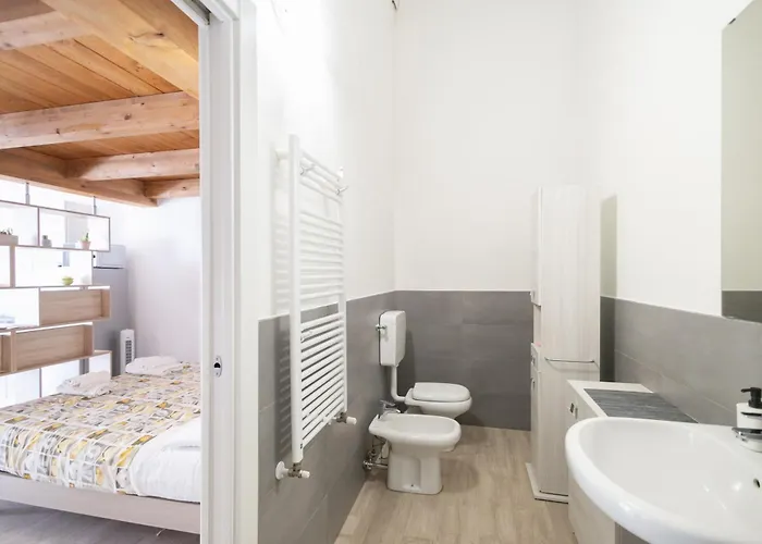 BHH Appartamento Signorini Bologna -wwwbolognaholidayhomecom- Parcheggio Riservato e Giardino - Holiday House Bologna Garden Parking * Bologna