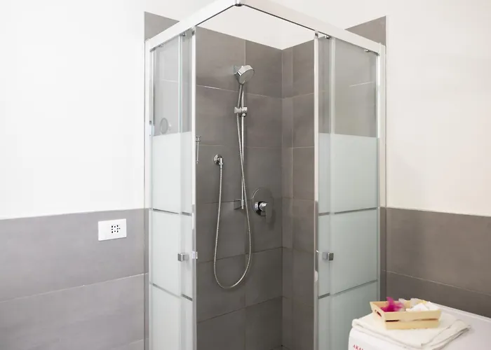 BHH Appartamento Signorini Bologna -wwwbolognaholidayhomecom- Parcheggio Riservato e Giardino - Holiday House Bologna Garden Parking * Bologna