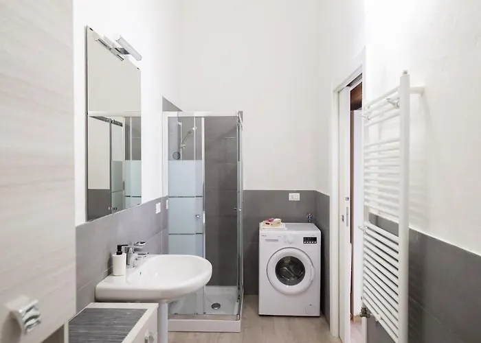 APPARTAMENTO SIGNORINI - bologna holiday home - PARCHEGGIO E GIARDINO PRIVATO -Holiday House Bologna Garden Parking * Bologna