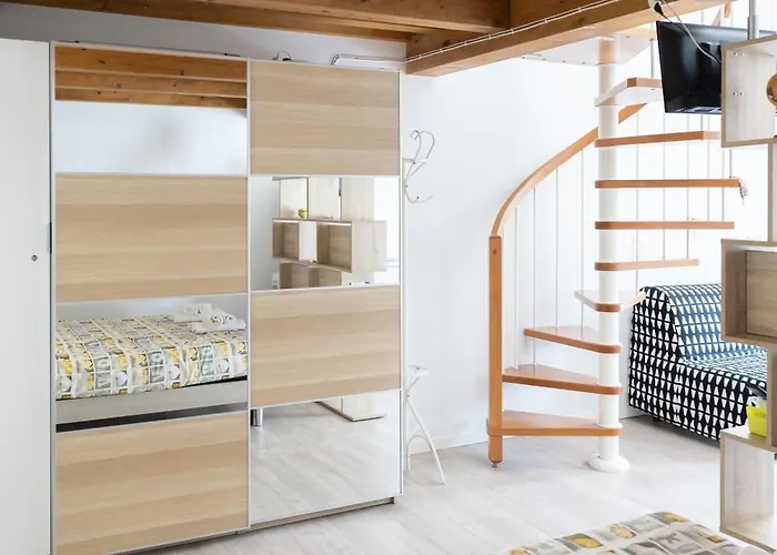 APPARTAMENTO SIGNORINI - bologna holiday home - PARCHEGGIO E GIARDINO PRIVATO -Holiday House Bologna Garden Parking * Bologna