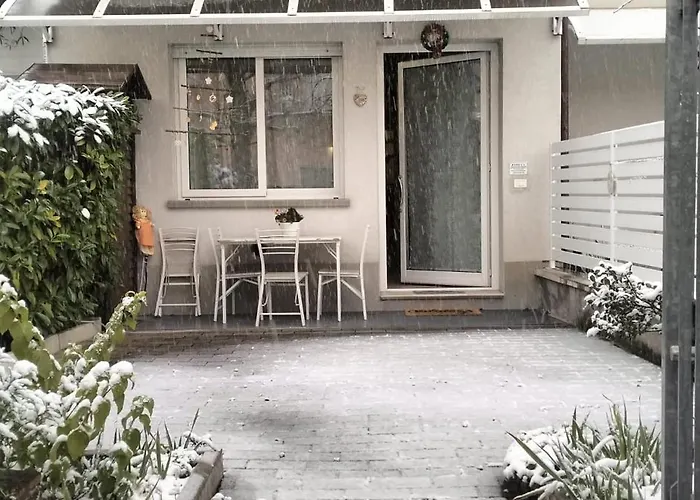 Daire Bhh Signorini -wwwbolognaholidayhomecom- Parcheggio Riservato E Giardino - House Garden Parking Bolonya