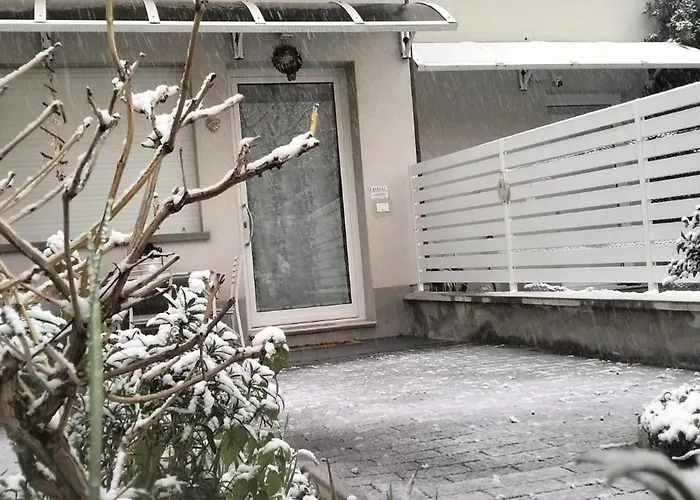 Bhh Signorini -wwwbolognaholidayhomecom- Parcheggio Riservato E Giardino - House Garden Parking Bolonya