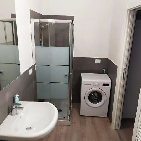 Bhh Private Garden Reserved Parking -wwwbolognaholidayhomecom- House Garden Parking 아파트 볼로냐