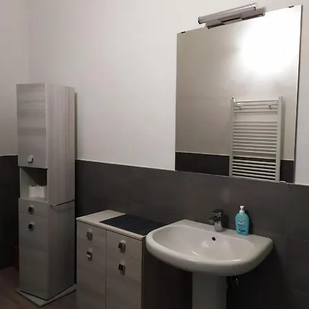 Bhh Private Garden Reserved Parking -wwwbolognaholidayhomecom- House Garden Parking * 볼로냐