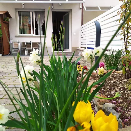 아파트 Bhh Private Garden Reserved Parking -wwwbolognaholidayhomecom- House Garden Parking *