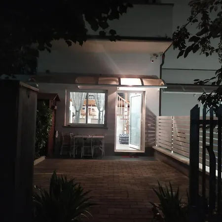 Bhh Private Garden Reserved Parking -wwwbolognaholidayhomecom- House Garden Parking * 볼로냐