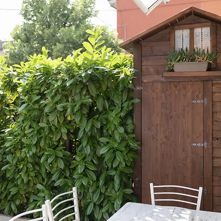 Bhh Private Garden Reserved Parking -wwwbolognaholidayhomecom- House Garden Parking 아파트 볼로냐