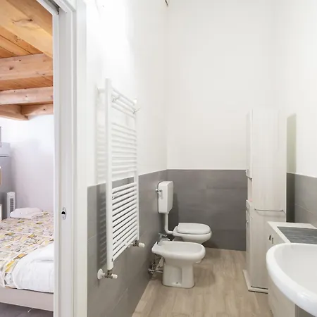 Bhh Private Garden Reserved Parking -wwwbolognaholidayhomecom- House Garden Parking * 볼로냐
