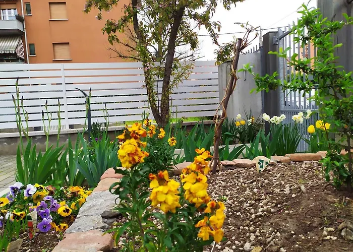 Bhh Signorini -wwwbolognaholidayhomecom- Parcheggio Riservato E Giardino - House Garden Parking بولونيا
