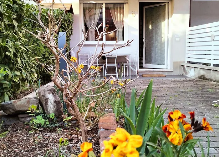 شقة Bhh Signorini -wwwbolognaholidayhomecom- Parcheggio Riservato E Giardino - House Garden Parking بولونيا