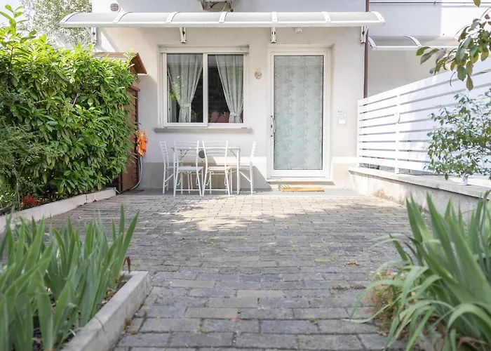 شقة Bhh Signorini -wwwbolognaholidayhomecom- Parcheggio Riservato E Giardino - House Garden Parking بولونيا